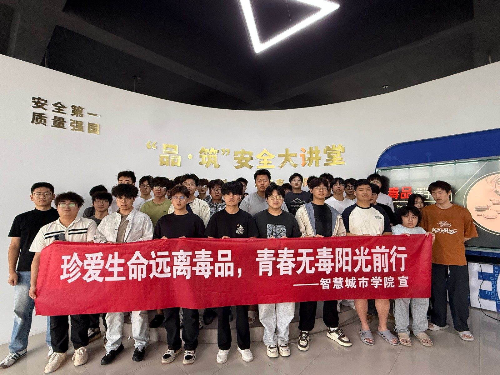 4f7433ea03001789.jpg