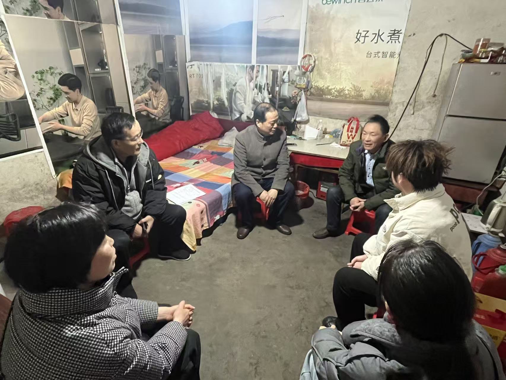 寒冬送暖传关爱 家校共育谱新篇——十大买球官方网站扎实开展寒假家访活动